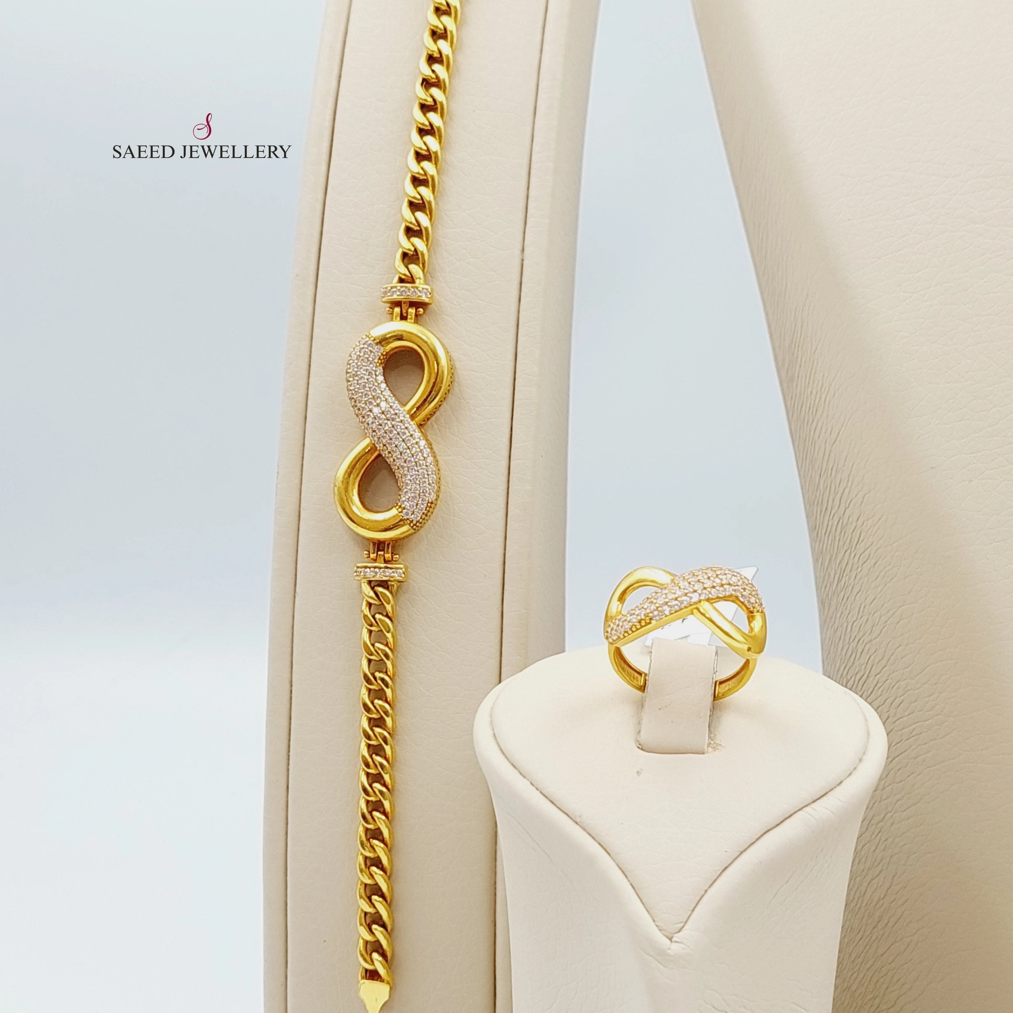 Four Pieces Infiniti Set - Image 6